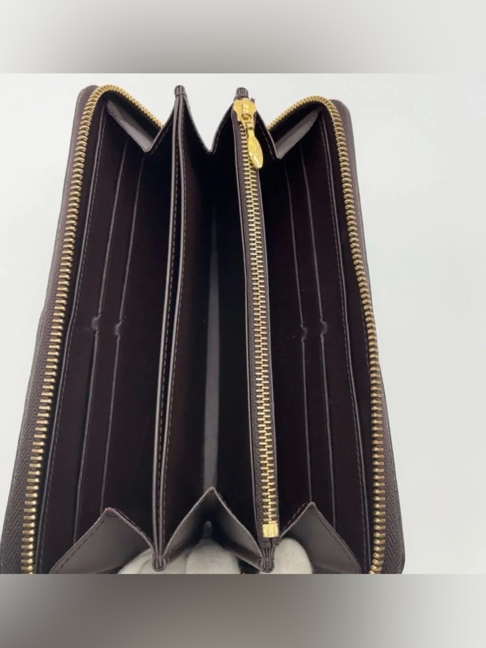 Louis Vuitton Amarante Monogram
Vernis Zippy Wallet - Picture 9 of 11